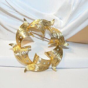 Gold Plated Round Leaf Shapes Brooch with Rhinestones